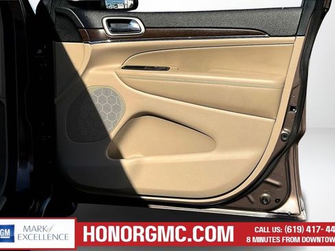 Used 2017 Jeep Grand Cherokee Limited image 28