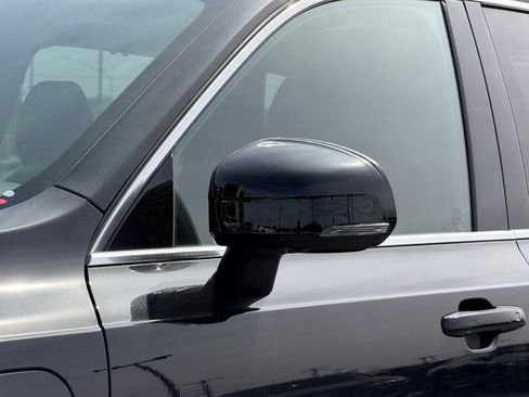 Certified 2025 Volvo XC90 T8 Ultra w/ Protection Package Premier image 9