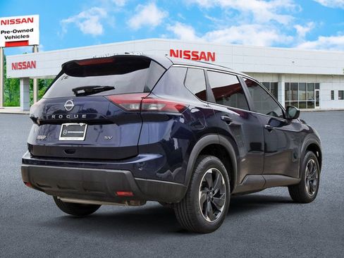 Used 2024 Nissan Rogue SV FWD image 4