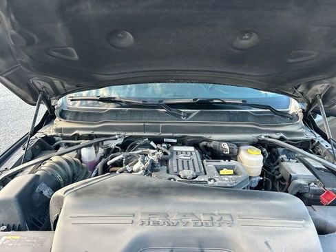 Used 2025 RAM 3500 Laramie image 34