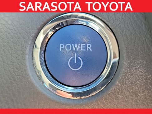 Used 2020 Toyota Camry SE image 1