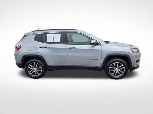 Used 2018 Jeep Compass Latitude AWD/4WD image 2