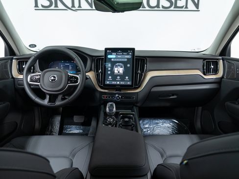New 2026 Volvo XC60 B5 Plus w/ Climate Package image 15
