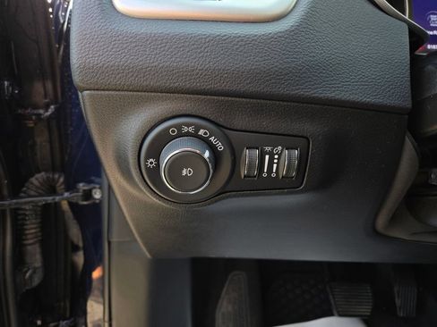 Used 2019 Jeep Compass Latitude w/ Cold Weather Group AWD/4WD image 13