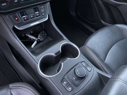 Used 2019 GMC Terrain SLT image 23