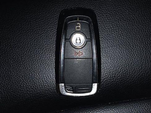 Used 2023 Ford Edge SEL image 32