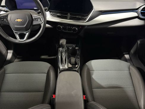 Certified 2025 Chevrolet Trax LT w/ LT Convenience Package image 16