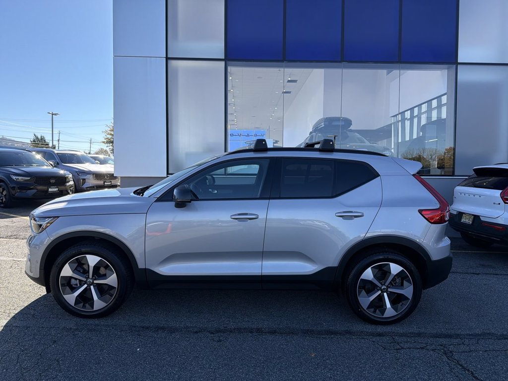 Certified 2025 Volvo XC40 B5 Plus w/ Climate Package AWD/4WD image 5