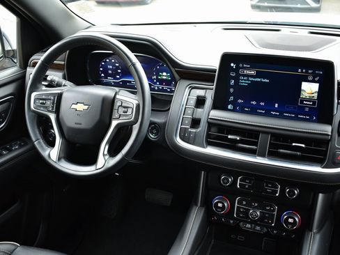 Used 2023 Chevrolet Suburban Premier image 34