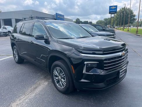 New 2025 Chevrolet Traverse LT w/ Enhanced Driving Package image 5