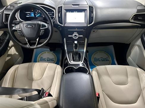 Used 2018 Ford Edge Titanium w/ Technology Package FWD image 14