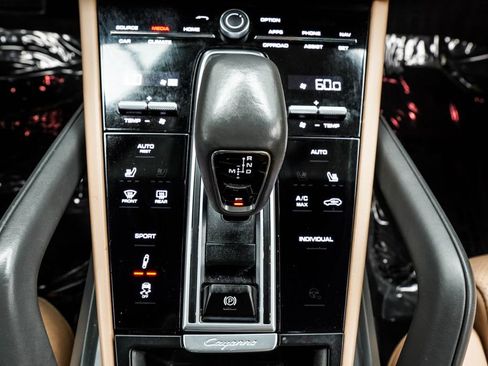 Used 2021 Porsche Cayenne S AWD/4WD image 25