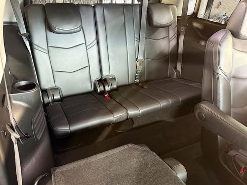 Used 2018 Cadillac Escalade Premium Luxury image 31