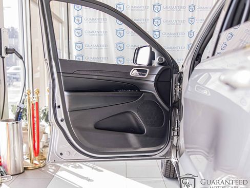 Used 2018 Jeep Grand Cherokee Altitude image 26