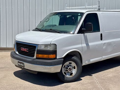 Used 2014 GMC Savana 2500 RWD image 2