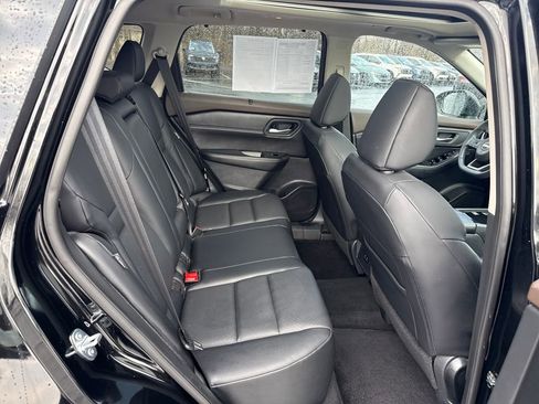 Used 2023 Nissan Rogue SV w/ SV Premium B Package image 30