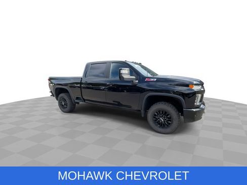 Used 2022 Chevrolet Silverado 2500 LT w/ Midnight Edition AWD/4WD image 2