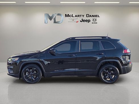 Used 2019 Jeep Cherokee Latitude Plus image 3