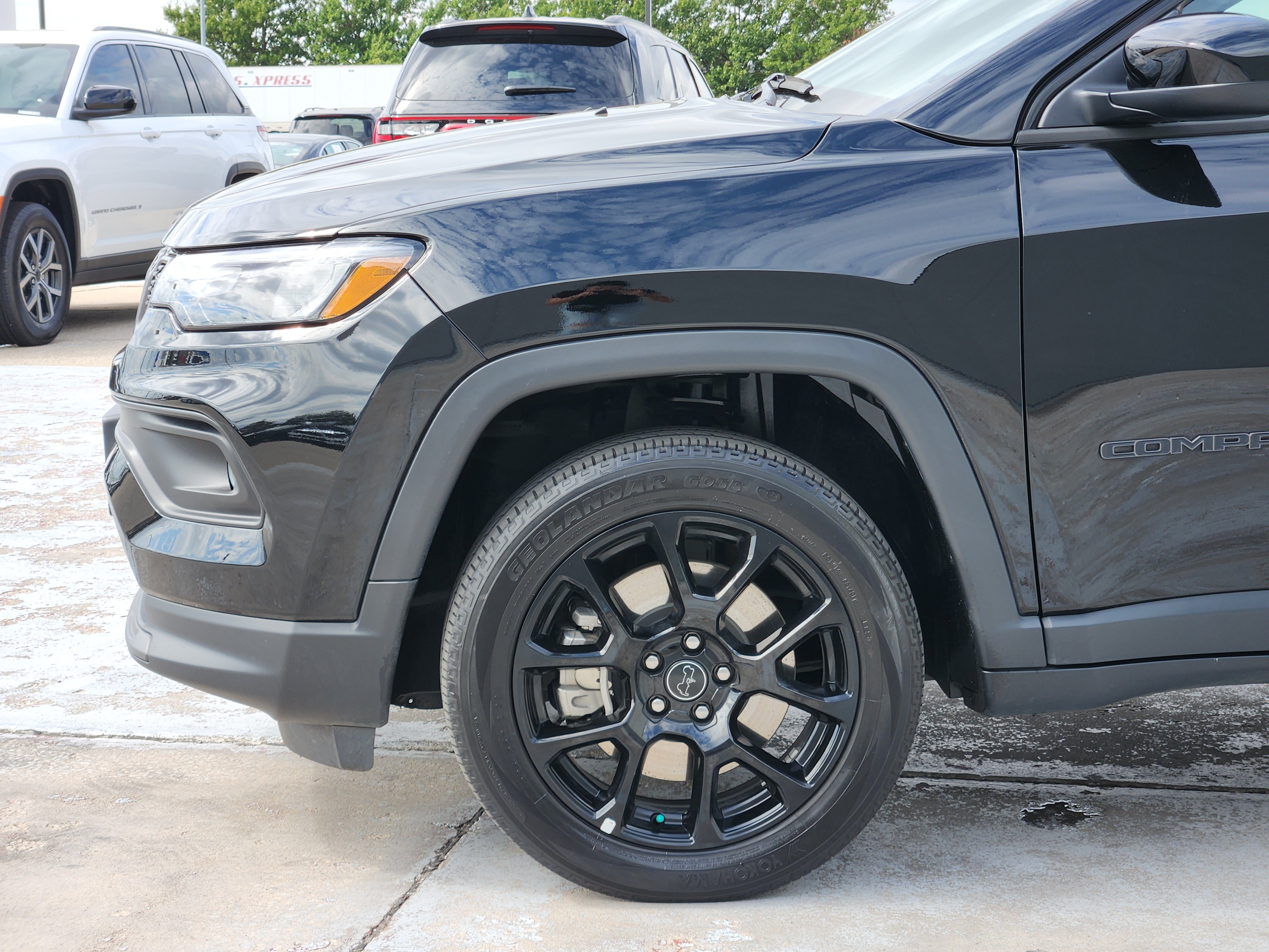 Used 2026 Jeep Compass Latitude AWD/4WD image 9