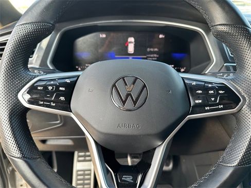 Used 2023 Volkswagen Tiguan SE R-Line image 12