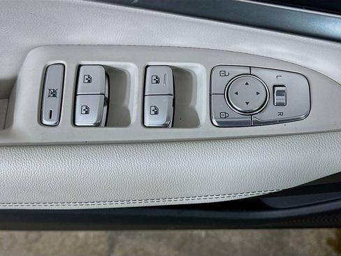 Used 2025 Genesis G70 2.5T image 15