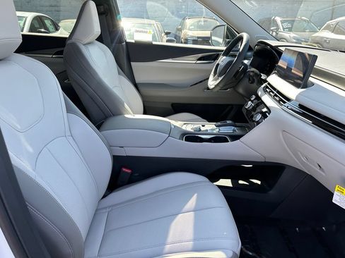 New 2027 INFINITI QX60 Luxe w/ Cargo Package FWD image 14