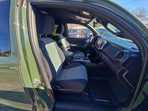 Used 2021 Toyota Tacoma TRD Sport w/ Technology Package image 10