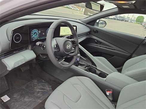 New 2025 Hyundai Elantra Limited image 26