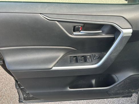 Used 2021 Toyota RAV4 XLE AWD/4WD image 9
