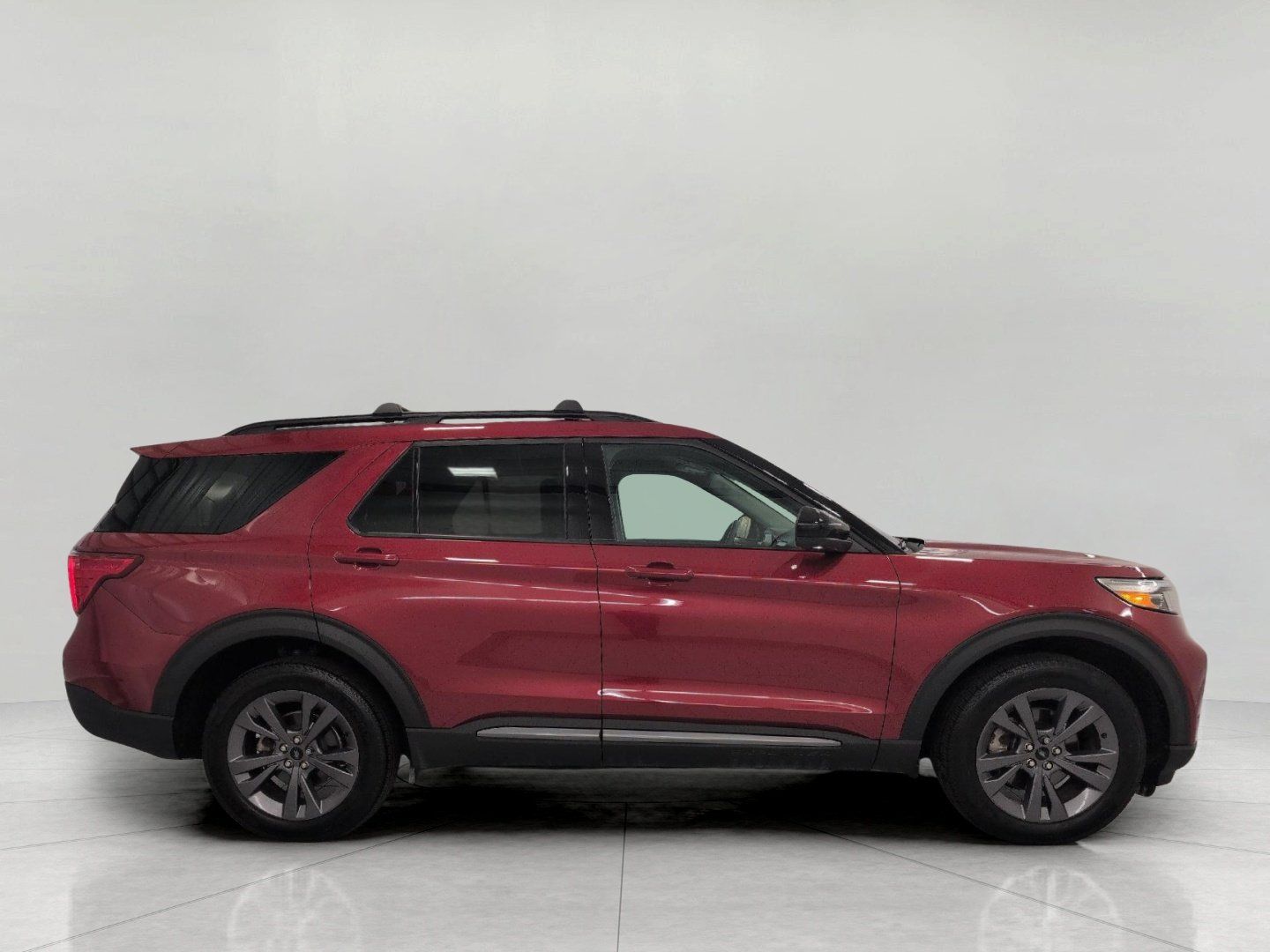 Used 2024 Ford Explorer XLT w/ Equipment Group 202A AWD/4WD image 11