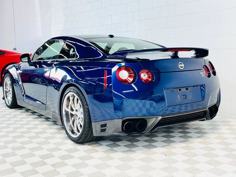 Used 2015 Nissan GT-R Premium image 8