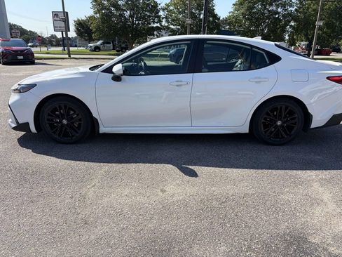 Used 2025 Toyota Camry SE w/ Convenience Package FWD image 10
