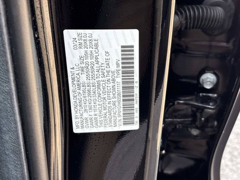 Used 2025 Honda Pilot Black Edition image 37