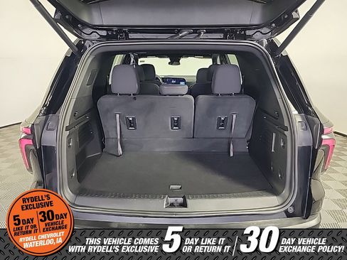 Used 2025 Chevrolet Traverse LT image 12