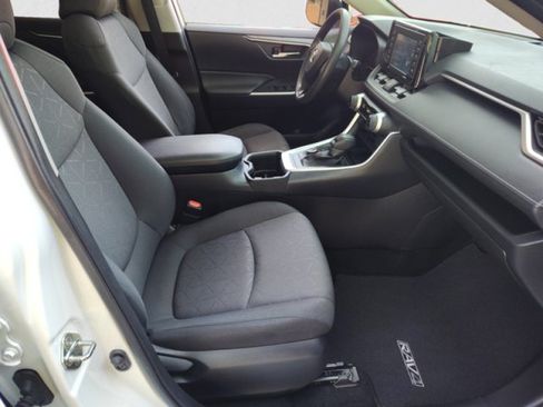 Used 2022 Toyota RAV4 XLE w/ Convenience Package AWD/4WD image 20