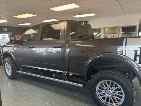 New 2025 RAM 2500 Laramie AWD/4WD image 8