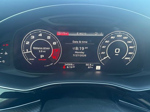 Used 2022 Audi RS Q8 AWD/4WD image 9