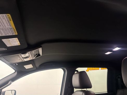 Used 2021 Nissan Titan PRO-4X w/ Pro-4x Convenience Package AWD/4WD image 14