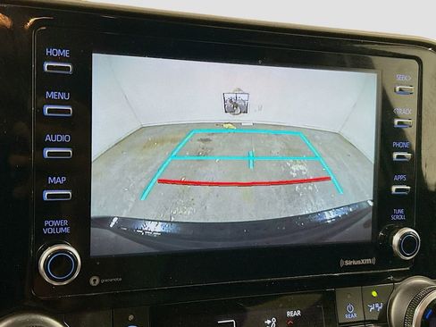 Used 2022 Toyota Highlander L FWD image 11
