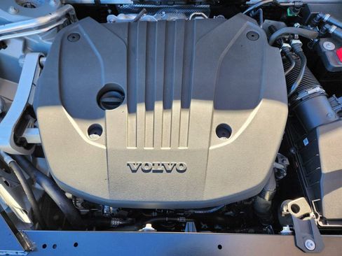 New 2026 Volvo XC60 B5 Plus w/ Climate Package image 19