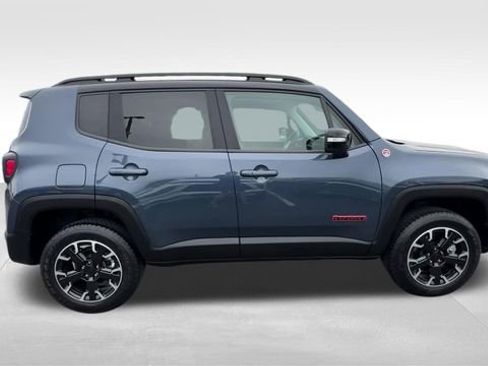 Used 2023 Jeep Renegade Trailhawk w/ Sun/Sound Group AWD/4WD image 9