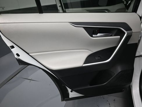 Used 2022 Toyota RAV4 XLE AWD/4WD image 28