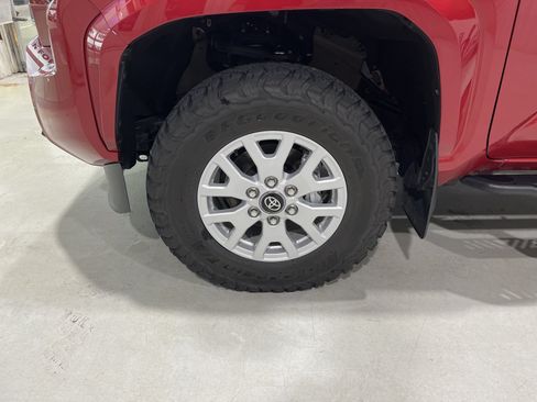 Used 2025 Toyota Tacoma SR5 AWD/4WD image 9