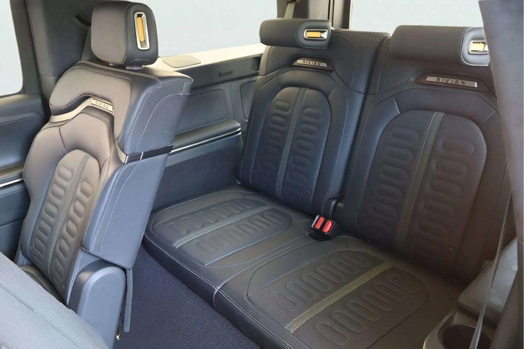 Used 2024 Rivian R1S Adventure Dual AWD/4WD image 19