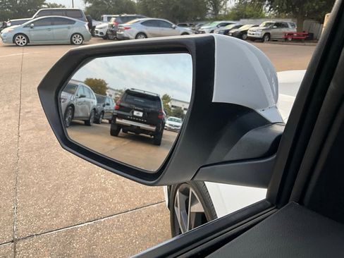 Used 2025 Hyundai Elantra Limited image 19