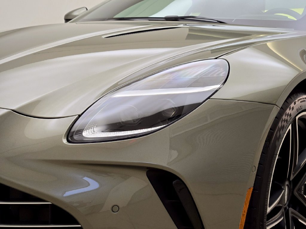 Used 2025 Aston Martin V8 Vantage Coupe RWD image 5
