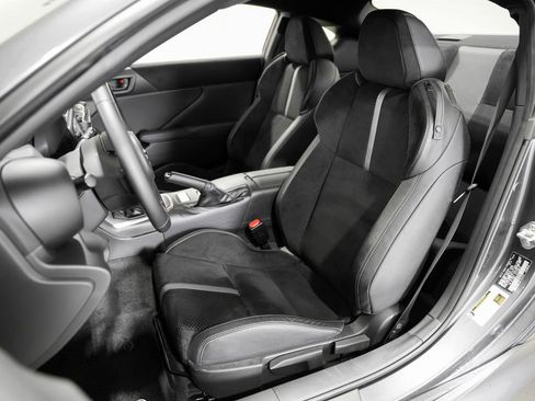 Used 2024 Toyota GR86 Premium image 10