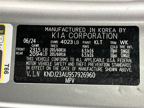 Used 2025 Kia Soul LX w/ LX Technology Package FWD image 12