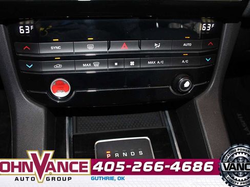 Used 2018 Jaguar F-PACE Premium image 35