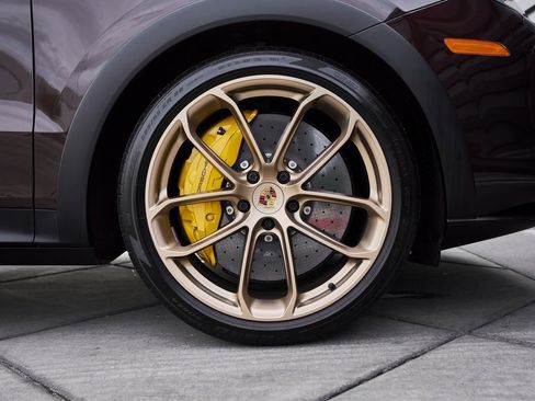 Used 2022 Porsche Cayenne Turbo GT image 20